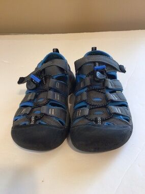 KEEN Boys Newport H2 Closed Toe Waterproof Sandal Size 13 Hiking Outdoor Camping